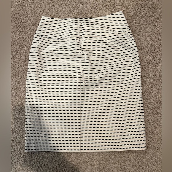 FOREVER 21 Cream/Black Lined Pencil Skirt - Picture 9 of 9
